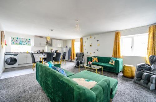 Batley Apartment | F1TR Luxurious & Comfy Stay