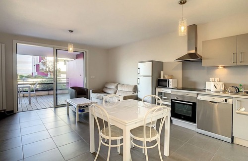 Palavas-les-Flots Apartment | F2 Apartment with Terrace, Shared Pool, Near Beach