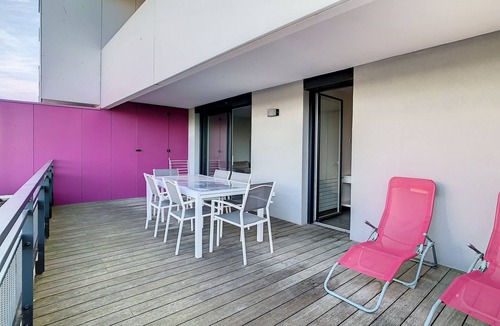 Palavas-les-Flots Apartment | F2 Apartment with Terrace, Shared Pool, Near Beach