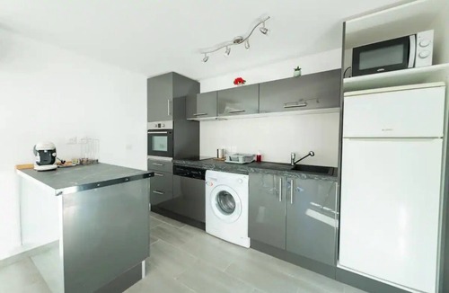 Saint-Jean-de-Vedas Apartment | F2 Calme, Terrace, Climatisation