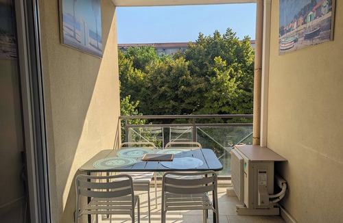 Aiguerelles Apartment | F2 garage,terrace,wifi,near town hall/train station/richter