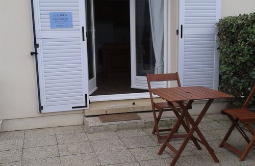 Bernieres-sur-Mer Apartment | F2 + GARDEN - 4/5 PEOPLE, FACING AND DIRECT ACCESS TO THE SEA (week and W-End)