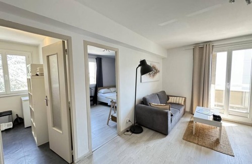 Orcines Apartment | F2 near Cézeaux, fully equipped with parking
