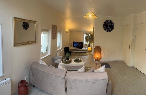 Chalons-en-Champagne Apartment | F2 Place République Centre - Bright & equipped