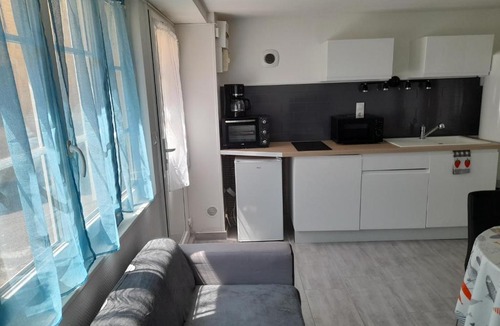 Courseulles-sur-Mer Apartment | F2 RDC promo cour Courseulles sur mer
