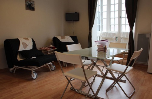 Mers-les-Bains Apartment | F2 Refait à Neuf à Mers les Bains, à 50m de la Plage, vue sur mer