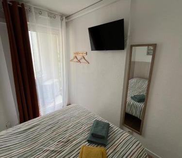 Golfe Juan Apartment | F2 Vue mer - Piscine - Climatisation - Parking