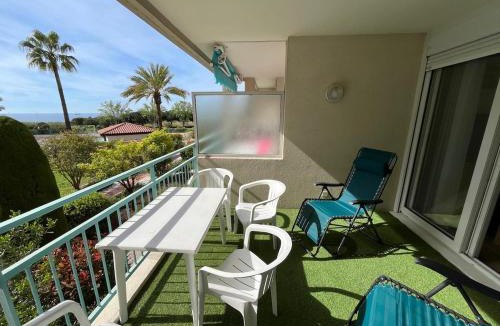 Golfe Juan Apartment | F2 Vue mer - Piscine - Climatisation - Parking