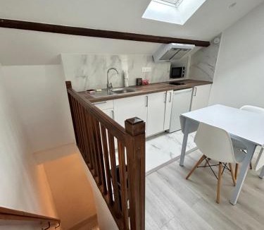 Quartier Centre Ville Apartment | F3 au grenier d'une maison