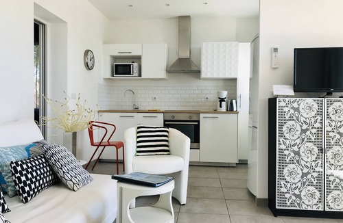 La Ciotat Apartment | F3 beachfront, beach, air conditioning, wifi, parking