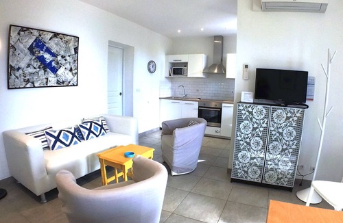 La Ciotat Apartment | F3 beachfront, beach, air conditioning, wifi, parking