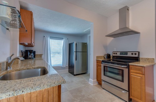 Lincolnville Apartment | F3, Downtown St. Augustine, POOL, King bed, office, free onsite parking
