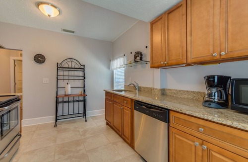 Lincolnville Apartment | F3, Downtown St. Augustine, POOL, King bed, office, free onsite parking
