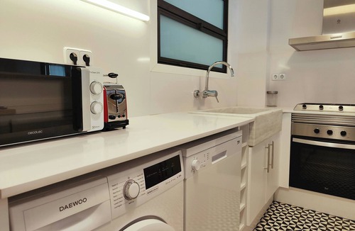 La Nova Esquerra de l'Eixample Apartment | F3- Spacious 2 bedroom. Sarrià - Hospital Clinic