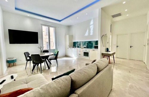 Cannes City Centre Apartment | F4 Haddad