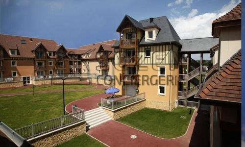 Saint-Arnoult Apartment | F50 Ferme de Deauville 1 CH rez-de-jardin avec escalier