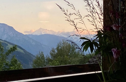 Martisberg Apartment | Faazihaus Ruhig Gelegenes Chalet in Panoramalage