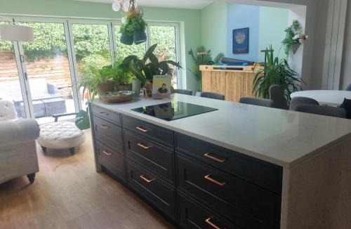 Peterborough House | Fab 2 double bed detached house