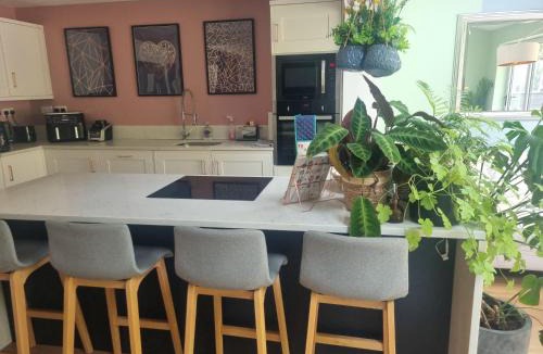 Peterborough House | Fab 2 double bed detached house