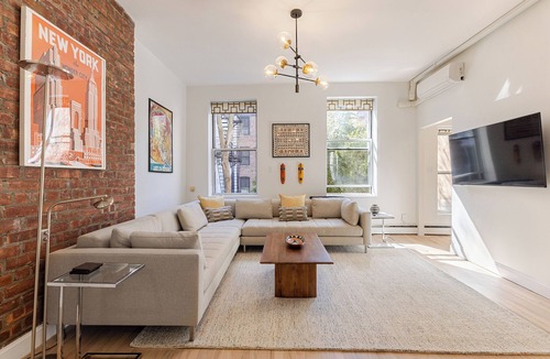 Ukrainian Village Apartment | FAB location. Gorgeous designer 2 bedroom,1 bath Apt Noho. LES.East Village