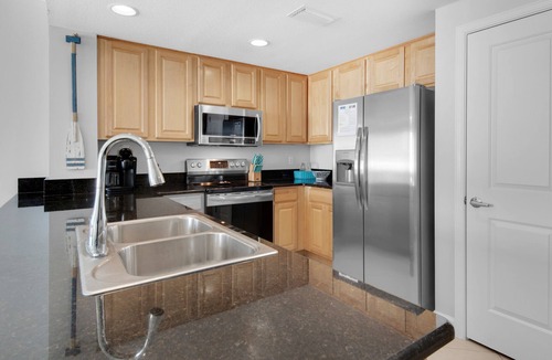Long Beach Condo | 🌞Fab Views-BeachFRONT-Balcony-Grandview East 304🌞