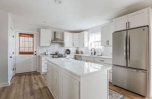 Faber House | Faber Farmhouse: Hot Tub Near & Wineries/Breweries