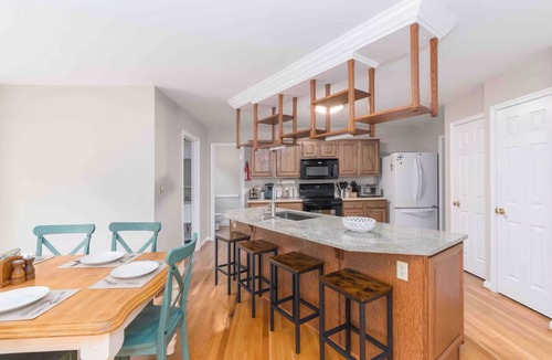 Faber House | Faber VA Hilltop Escape - On Route 151 - Sleep 10 - New Sauna, Firepit and Deck