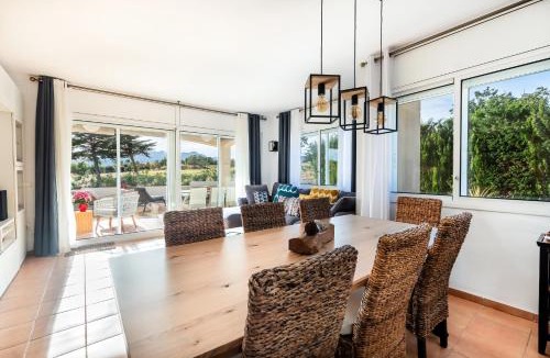 Bonmont Terres Noves House | Fabulosa Adelfas : entre mar y montañas