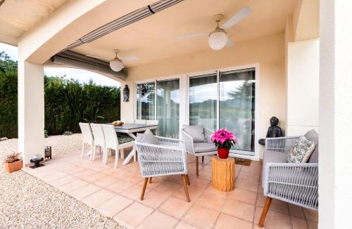 Bonmont Terres Noves House | Fabulosa Adelfas : entre mar y montañas