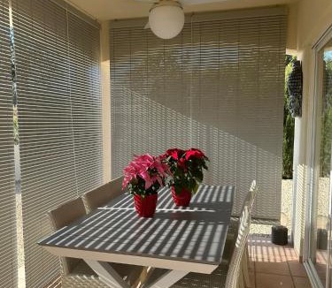 Bonmont Terres Noves House | Fabulosa Adelfas : entre mar y montañas