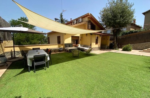 Sant Cugat del Valles House | Fabulosa Casa con Jardín, Ideal Para Familias que Visitan Barcelona