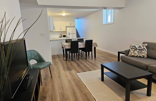 Amherstview Apartment | Fabulous 2-bedroom apartment with WiFi in Kingston West End