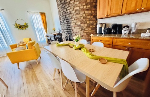 Sheffield and DePaul Apartment | Fabulous 2-bedroom apartment with AC in Chicago