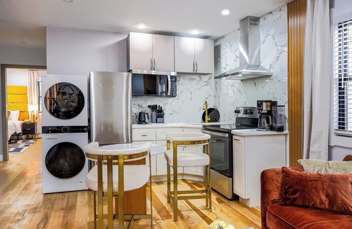 Queens Apartment | Fabulous 2-bedroom apartment - Velvet Vue Suite