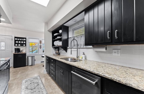 Muscatine House | Fabulous 2-bedroom house in Muscatine