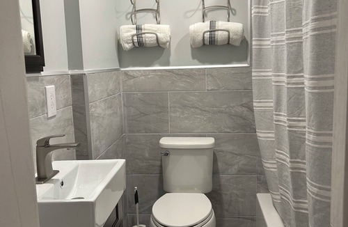 Stockade Historic District Apartment | Fabulous 2-bedroom apartment in fantastic Schenectady NY with WiFi