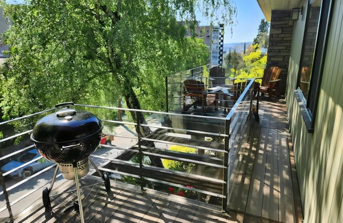 Lower Queen Anne Condo | FABULOUS 2BD CONDO - AC - PRIVATE DECK WITH VIEW - 5 STAR RATINGS