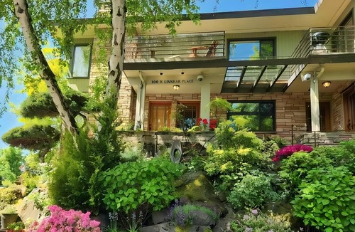 Lower Queen Anne Condo | FABULOUS 2BD CONDO - AC - PRIVATE DECK WITH VIEW - 5 STAR RATINGS