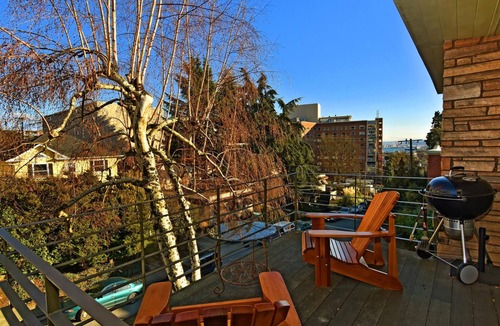 Lower Queen Anne Condo | FABULOUS 2BD CONDO - AC - PRIVATE DECK WITH VIEW - 5 STAR RATINGS