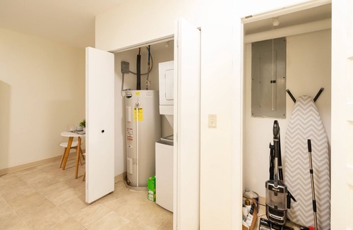 Tremont Apartment | Fabulous 3 Bed/2 Bath in Tremont w/Parking