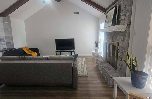 Bartlett Estates House | Fabulous 3-bedroom house in Bartlett