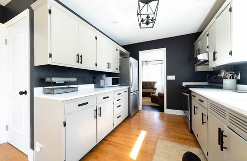 Elgin House | Fabulous 3-bedroom house with AC in charming Elgin