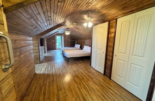 Eufaula Cabin | Fabulous 3-bedroom Lake lodge with AC in charming Eufaula
