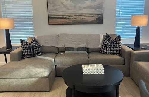 Montgomery House | Fabulous 4-bedroom 2.5 bath Lake Cottage