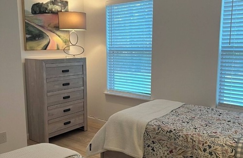 Montgomery House | Fabulous 4-bedroom 2.5 bath Lake Cottage