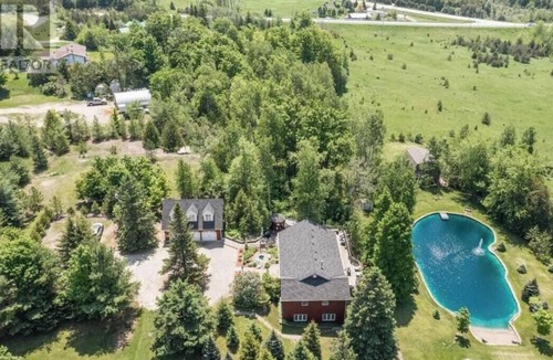 Amaranth House | Fabulous 4 bedroom bungalow in Amaranth