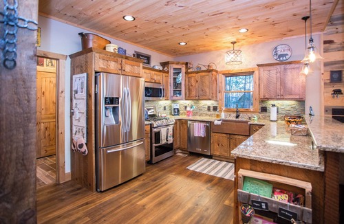 Aska Cabin | Fabulous 4-Bedroom Mountain Cabin, Breath-Taking Views, Heart of Aska Adventure