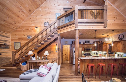 Aska Cabin | Fabulous 4-Bedroom Mountain Cabin, Breath-Taking Views, Heart of Aska Adventure