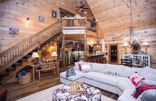 Aska Cabin | Fabulous 4-Bedroom Mountain Cabin, Breath-Taking Views, Heart of Aska Adventure