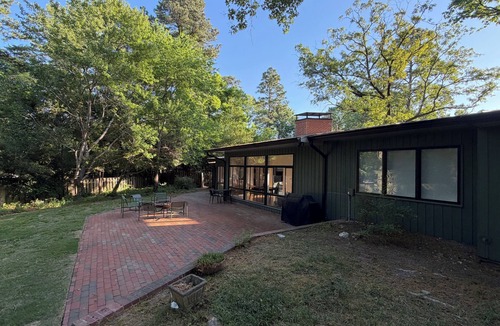 Chapel Hill House | Fabulous 4-bedroom mid-century home in charming Chapel Hill, walkable to UNC